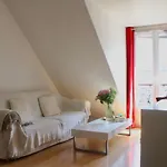 Bright Apartment Near Pere Lachaise