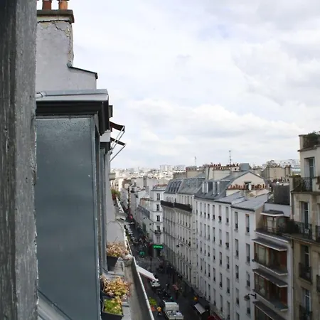 Bright Near Pere Lachaise Apartment *